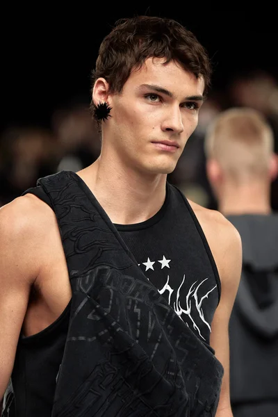 Look 13